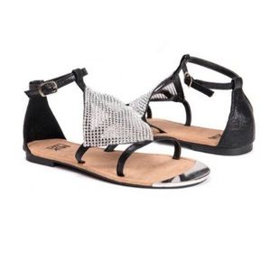 Muk Luks Women's Black Linzie Gladiator Sandals Silver Mesh Shoe Size 6